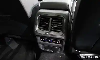 Volkswagen Tiguan 2023 2.0 Автомат в Москве № 276382, миниатюра 3