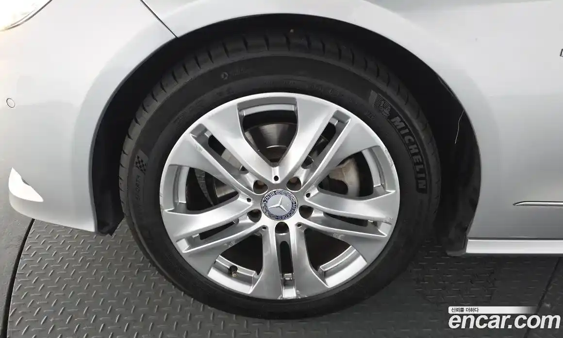 Mercedes-Benz E-Class 2010 1.8 Автомат в Москве № 292498, фото 4