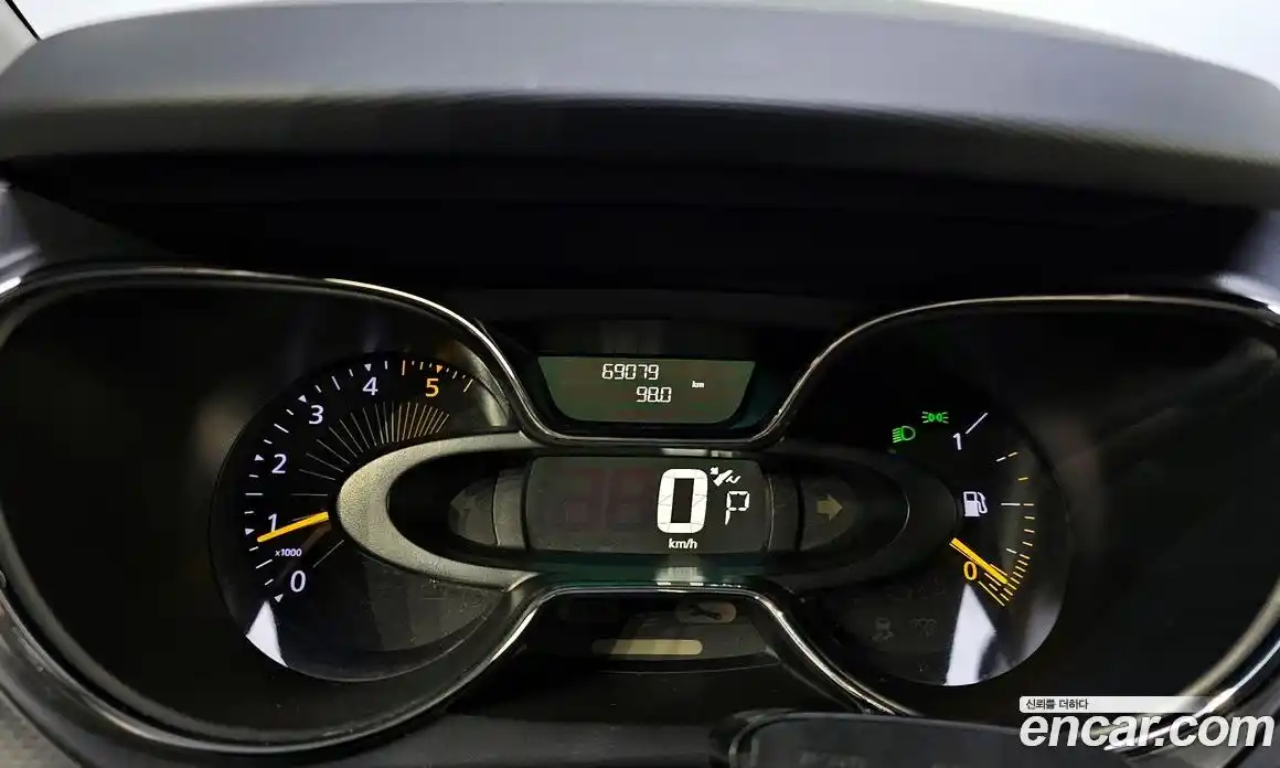 Renault QM3 2015 1.5 Автомат в Москве № 328672, фото 1