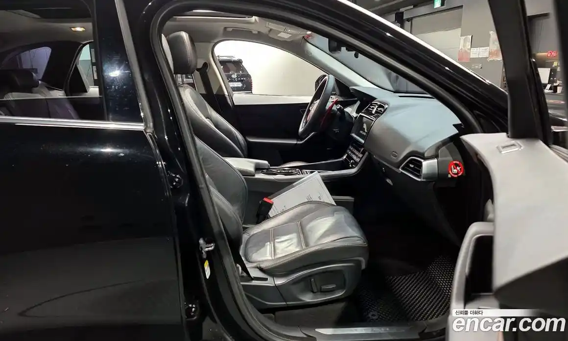 Jaguar F-Pace 2017 2.0 Автомат в Москве № 335819, фото 15