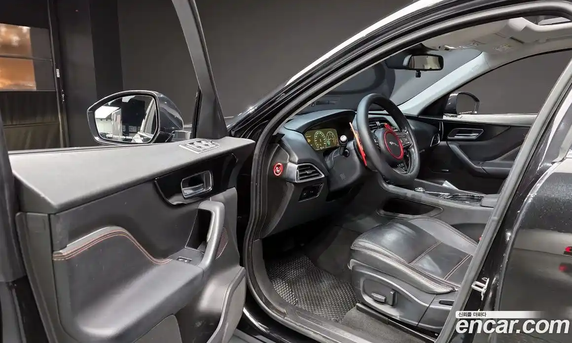 Jaguar F-Pace 2017 2.0 Автомат в Москве № 335819, фото 16