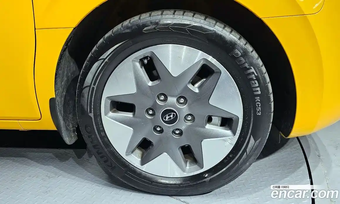 Hyundai Staria 2023 3.5 Автомат в Москве № 381576, фото 5