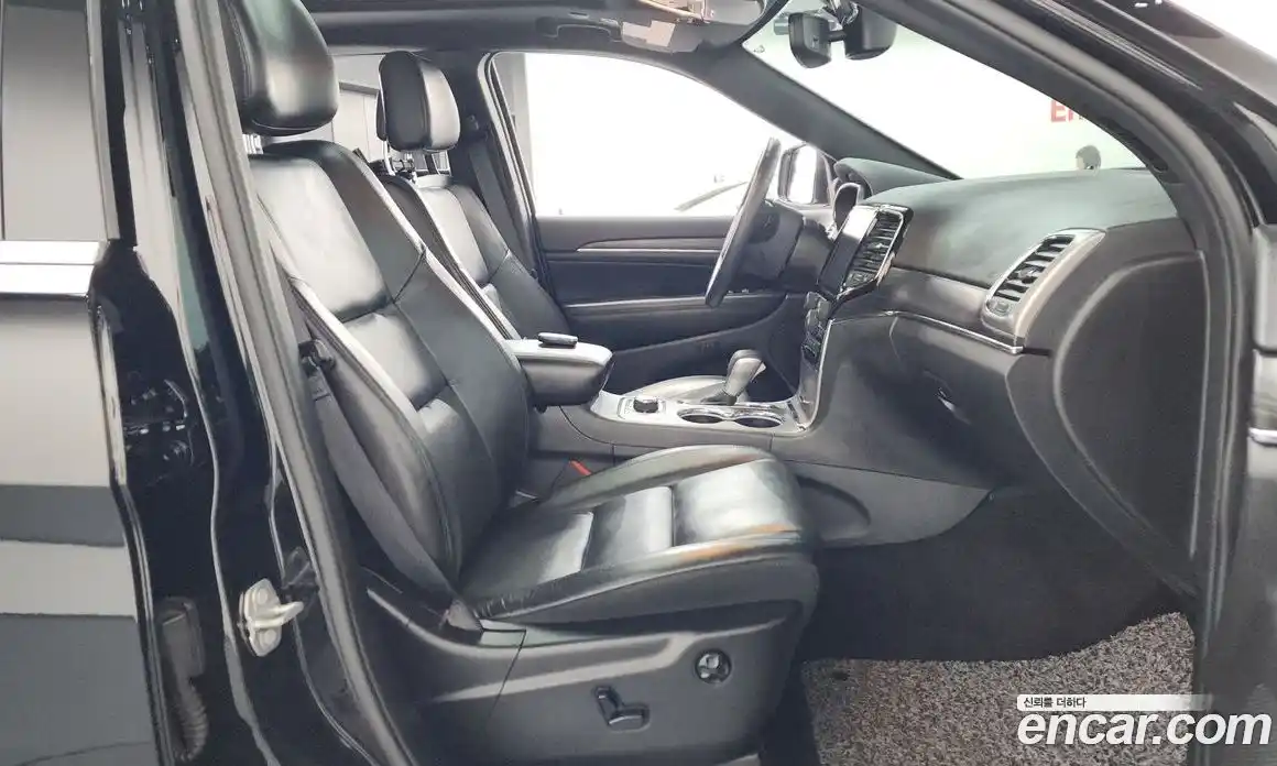 Jeep Cherokee 2019 3.6 Автомат в Москве № 401606, фото 11