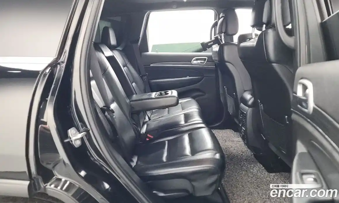 Jeep Cherokee 2019 3.6 Автомат в Москве № 401606, фото 12