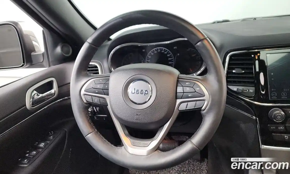 Jeep Cherokee 2019 3.6 Автомат в Москве № 401606, фото 13