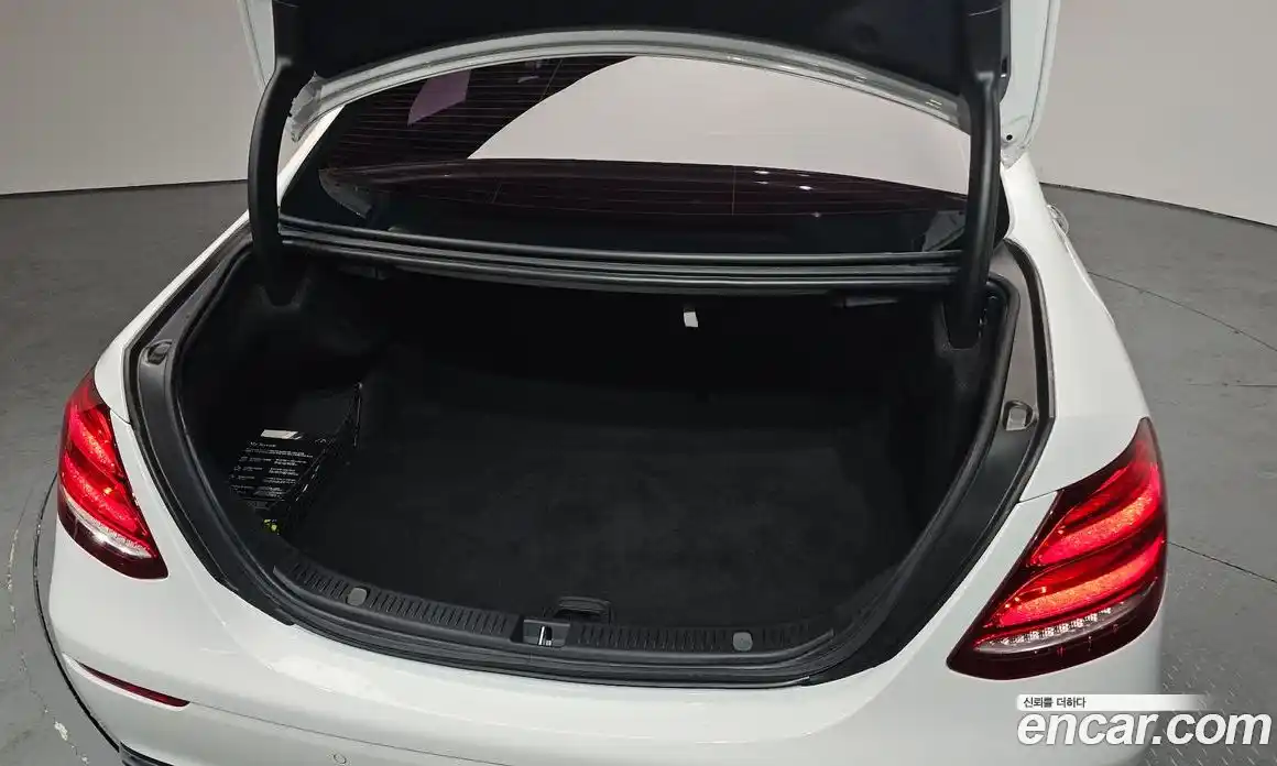 Mercedes-Benz E-Class 2017 2.0 Автомат в Москве № 428070, фото 20