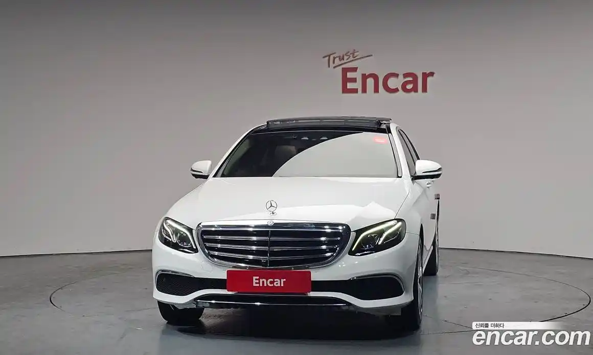 Mercedes-Benz E-Class 2017 2.0 Автомат в Москве № 428070, фото 3