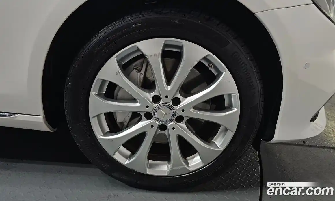 Mercedes-Benz E-Class 2017 2.0 Автомат в Москве № 428070, фото 5