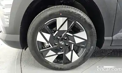 Hyundai Kona 2023 1.6 Автомат в Москве № 457361, миниатюра 5