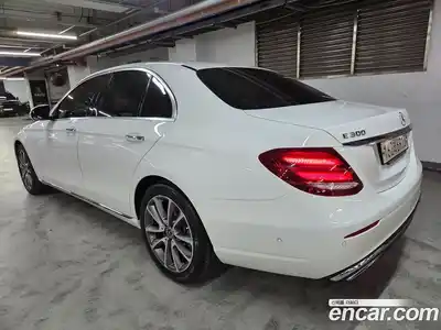 Mercedes-Benz E-Class 2019 2.0 Автомат в Москве № 468085, миниатюра 3