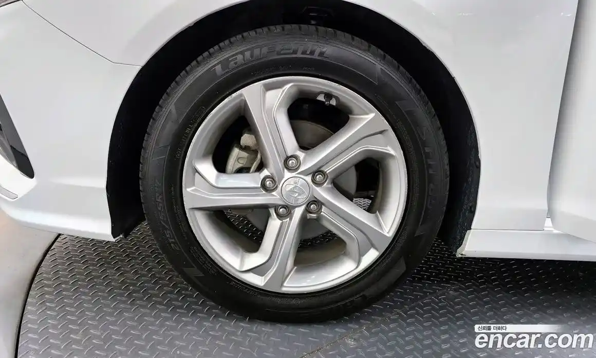 Hyundai Sonata 2019 2.0 Автомат в Москве № 111339, фото 5