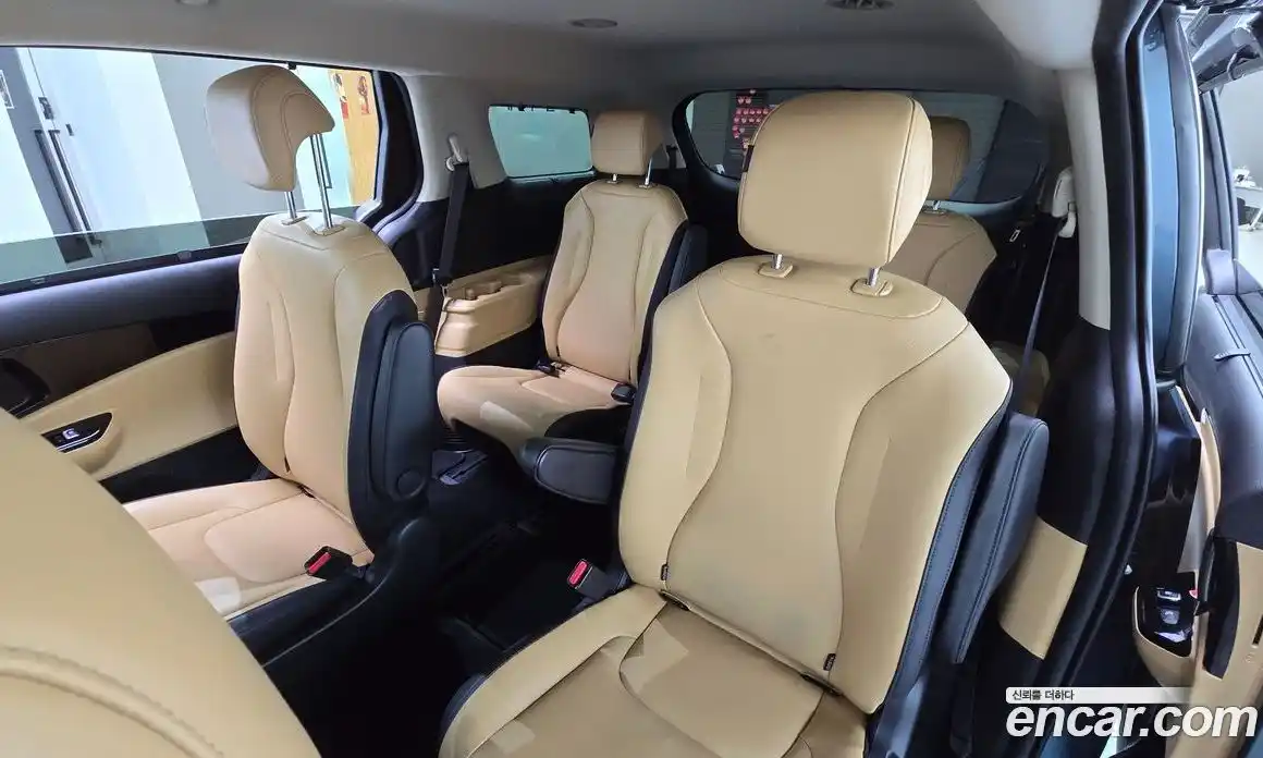 Kia Canival 2023 3.5 Автомат в Москве № 115002, фото 2