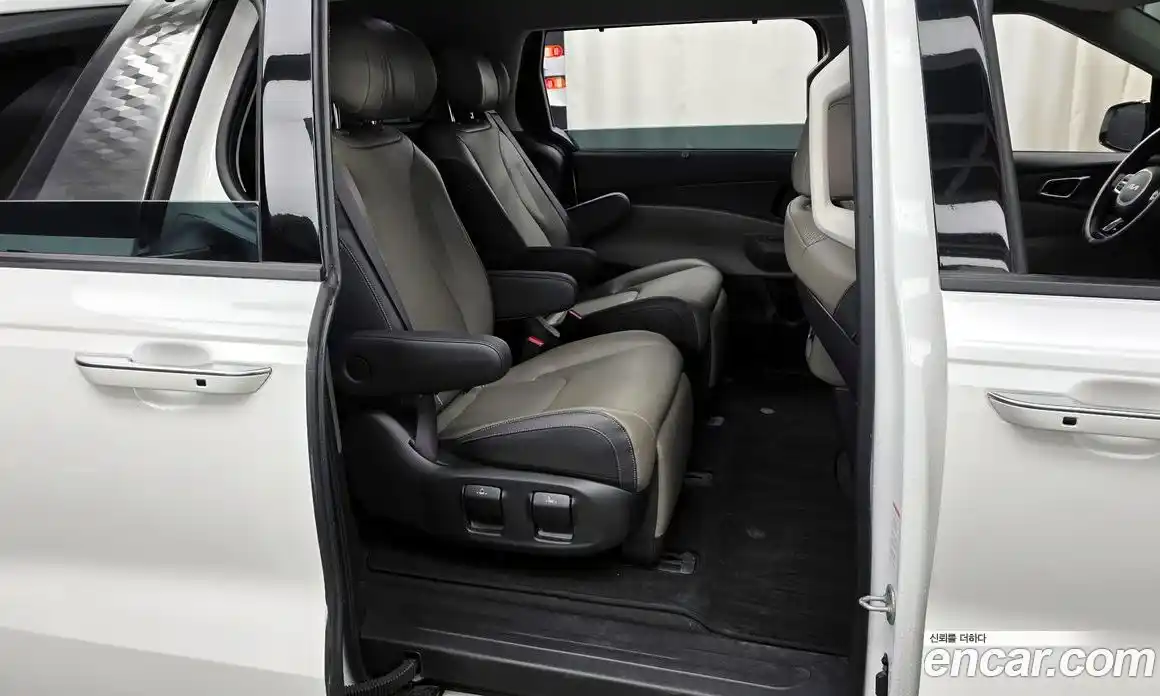 Kia Canival 2024 3.5 Автомат в Москве № 128608, фото 12