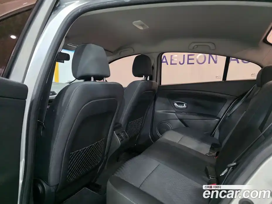 Renault SM3 2010 1.6 Автомат в Москве № 152574, фото 8