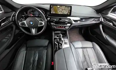 BMW 5-Series, 2022