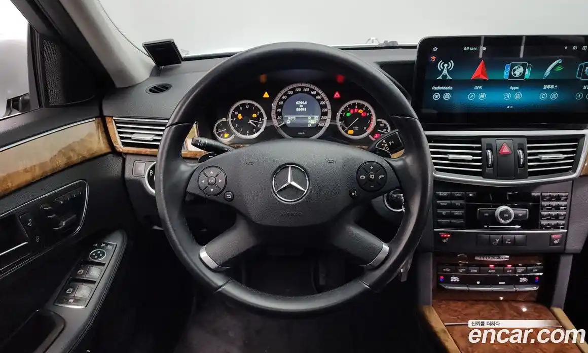 Mercedes-Benz E-Class 2011 3.5 Автомат в Москве № 161676, фото 11