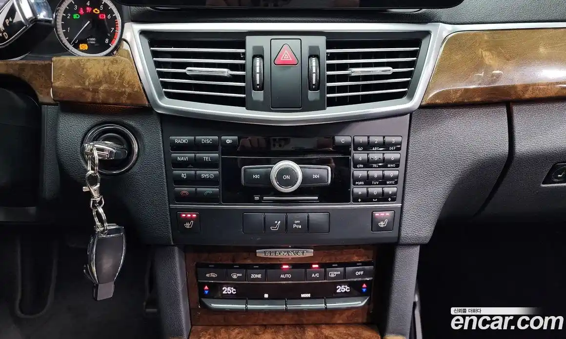 Mercedes-Benz E-Class 2011 3.5 Автомат в Москве № 161676, фото 14