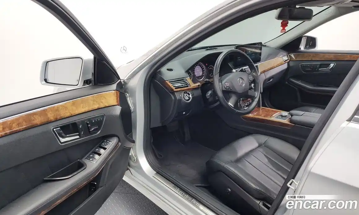 Mercedes-Benz E-Class 2011 3.5 Автомат в Москве № 161676, фото 16