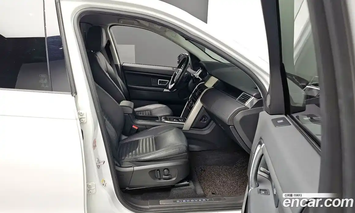 Land Rover Discovery Sport 2017 2.0 Автомат в Москве № 166251, фото 20