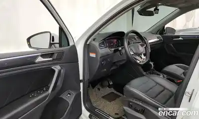 Volkswagen Tiguan 2023 2.0 Автомат в Москве № 168633, миниатюра 2