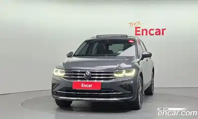 Volkswagen Tiguan 2022 2.0 Автомат в Москве № 168757, миниатюра 3