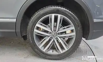 Volkswagen Tiguan 2022 2.0 Автомат в Москве № 168757, миниатюра 5