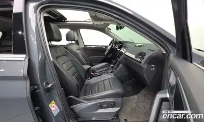 Volkswagen Tiguan 2022 2.0 Автомат в Москве № 168757, миниатюра 10