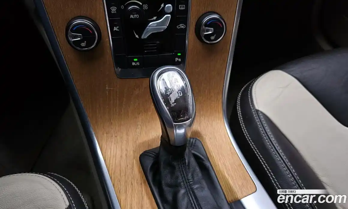 Volvo XC60 2013 2.0 Автомат в Москве № 194844, фото 5