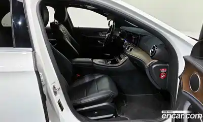 Mercedes-Benz E-Class 2021 2.0 Автомат в Москве № 195031, миниатюра 11