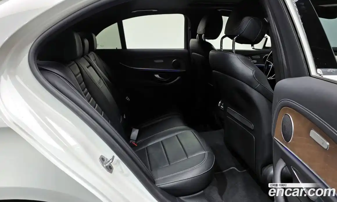 Mercedes-Benz E-Class 2021 2.0 Автомат в Москве № 195031, фото 12