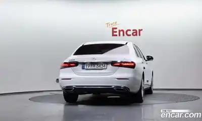 Mercedes-Benz E-Class 2021 2.0 Автомат в Москве № 195031, миниатюра 4