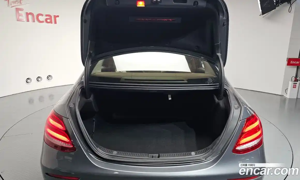 Mercedes-Benz E-Class 2017 1.9 Автомат в Москве № 195565, фото 14