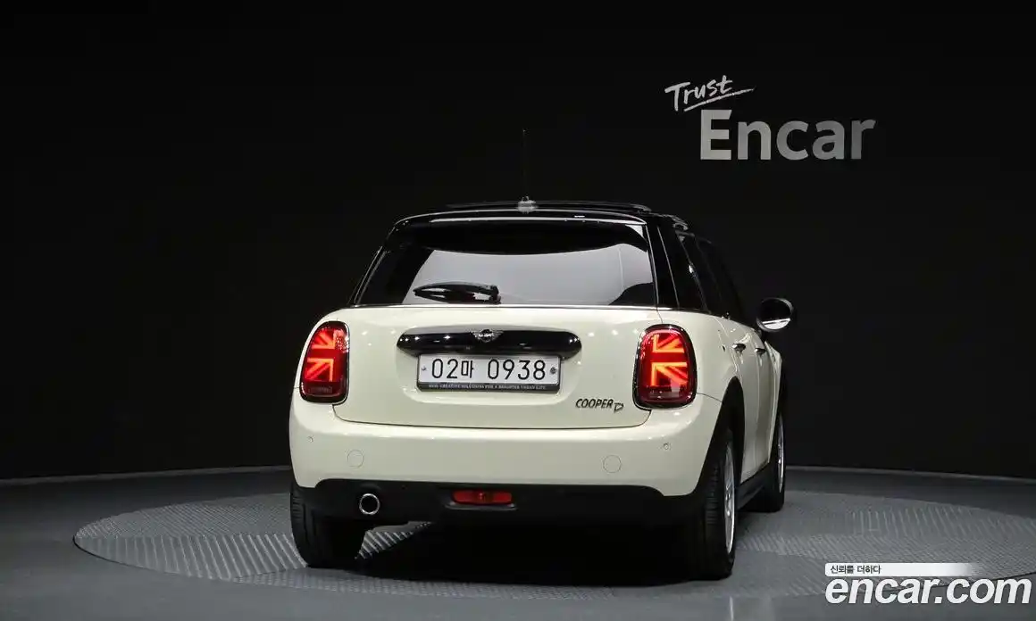Mini Cooper 2019 1.5 Автомат в Москве № 198409, фото 14