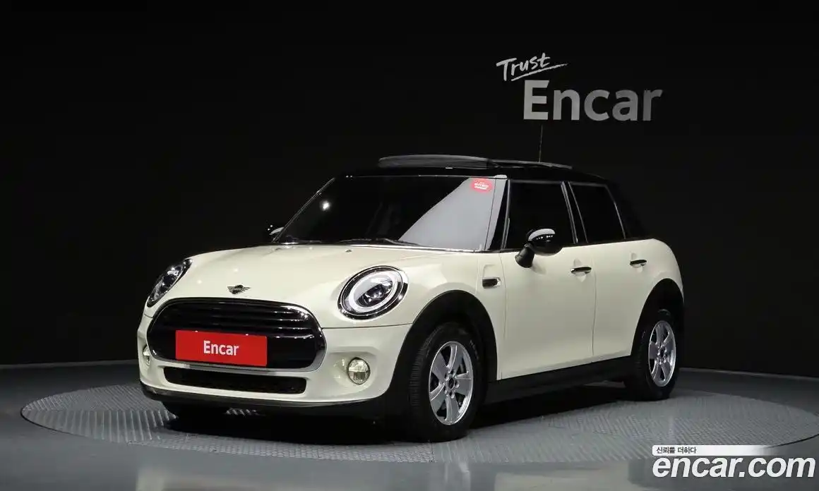 Mini Cooper 2019 1.5 Автомат в Москве № 198409, фото 15