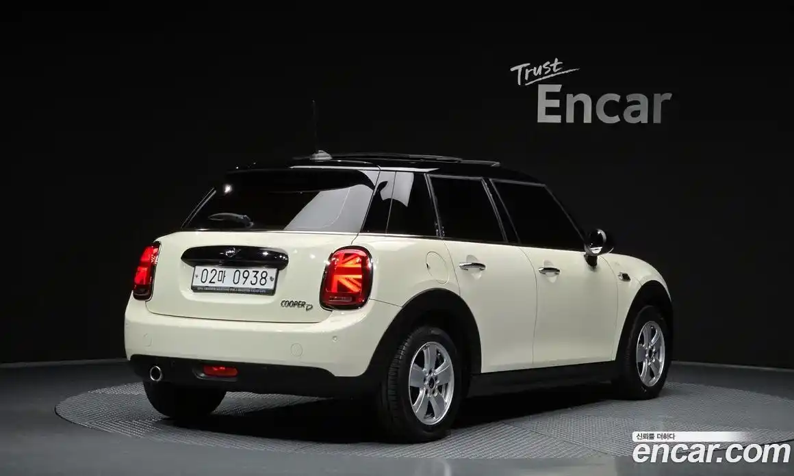Mini Cooper 2019 1.5 Автомат в Москве № 198409, фото 19