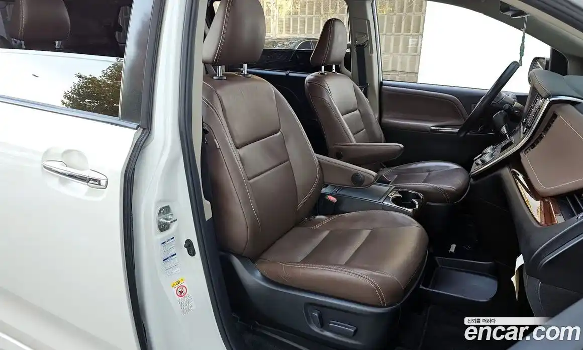 Toyota Sienna 2019 3.5 Автомат в Москве № 199665, фото 13