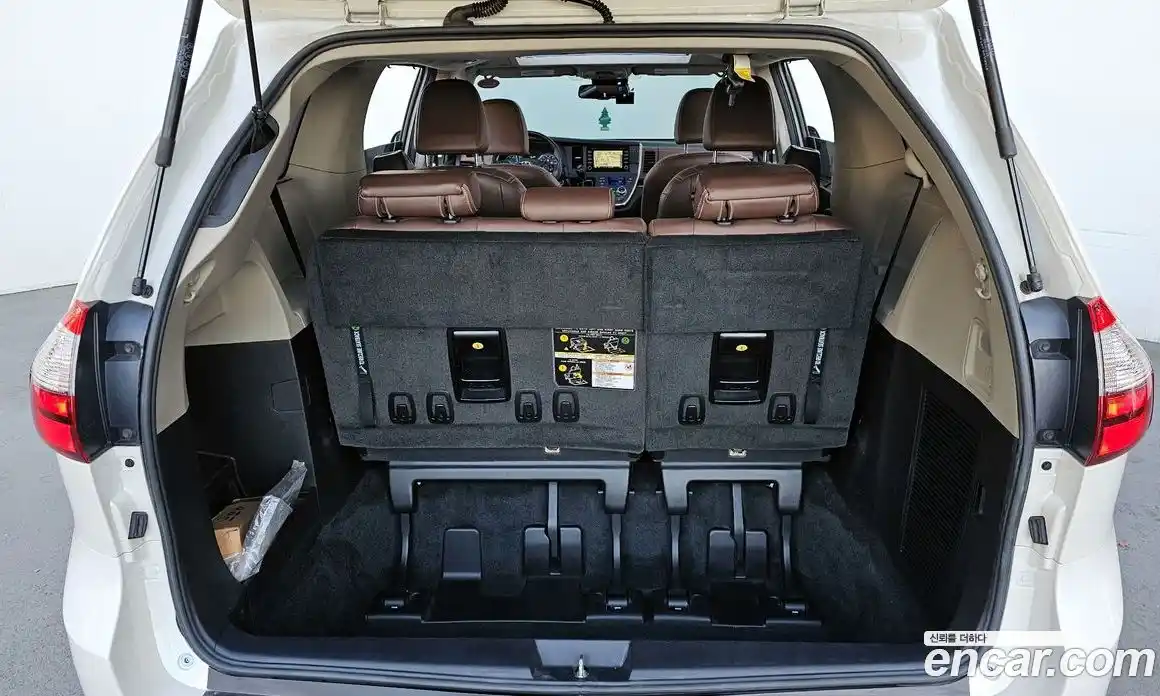 Toyota Sienna 2019 3.5 Автомат в Москве № 199665, фото 18