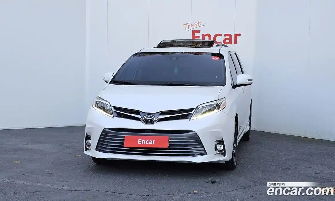 Toyota Sienna 2019 3.5 Автомат в Москве № 199665, фото 19