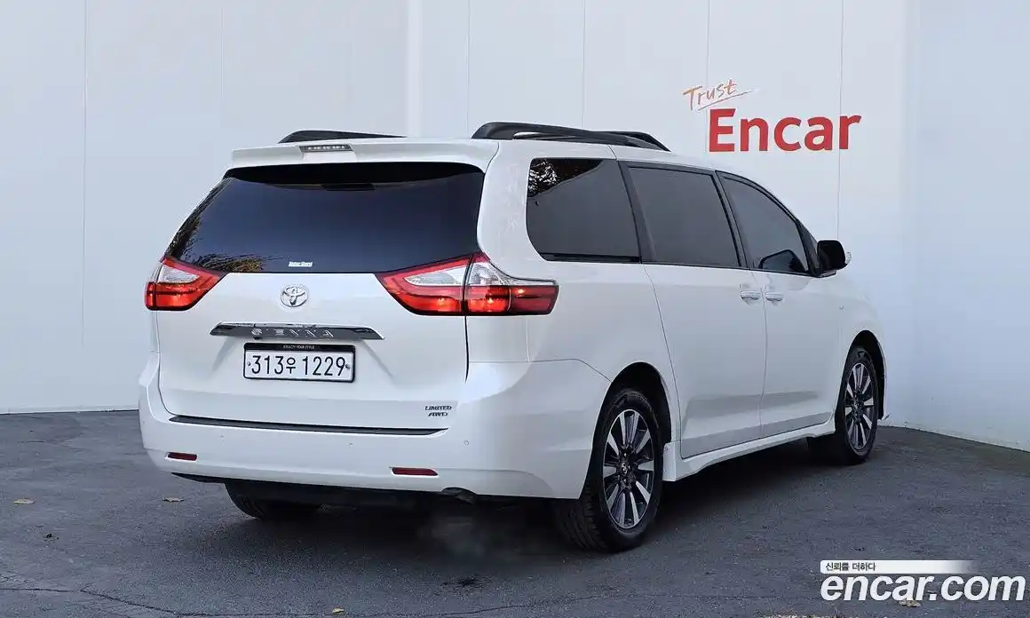 Toyota Sienna 2019 3.5 Автомат в Москве № 199665, фото 20