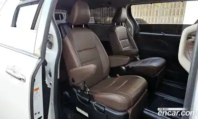 Toyota Sienna 2019 3.5 Автомат в Москве № 199665, миниатюра 2