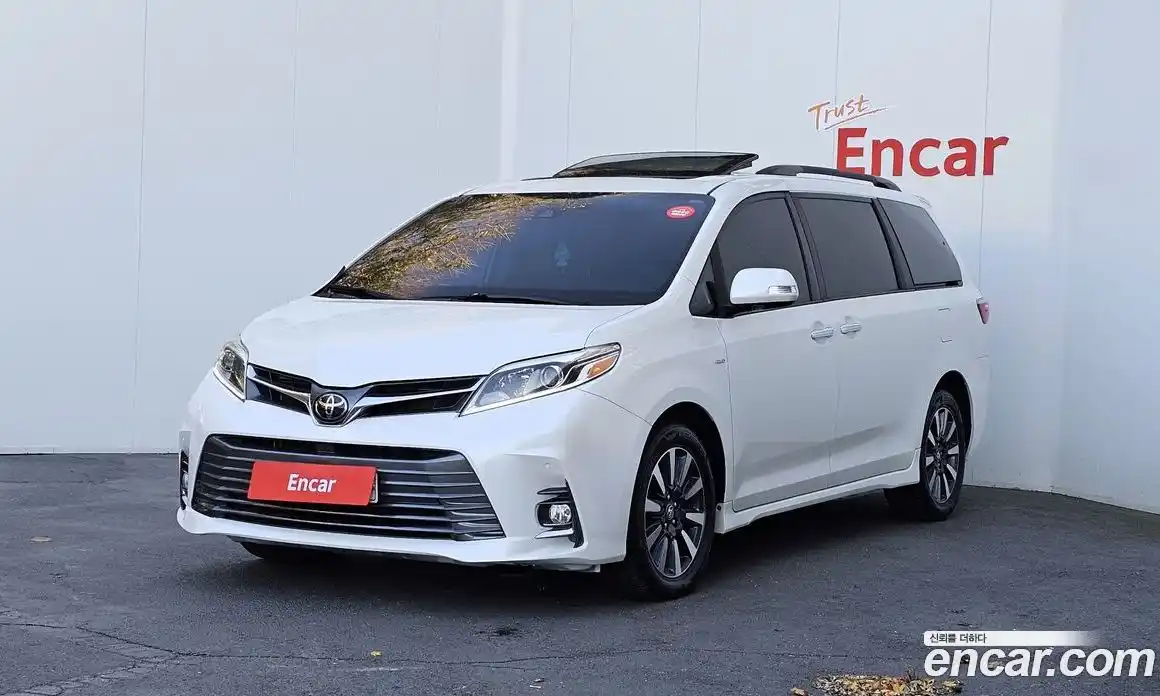 Toyota Sienna 2019 3.5 Автомат в Москве № 199665, фото 10
