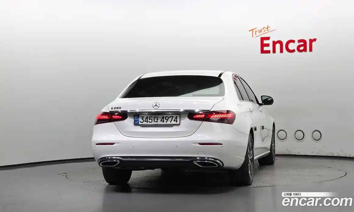 Mercedes-Benz E-Class 2021 2.0 Автомат в Москве № 206510, фото 4