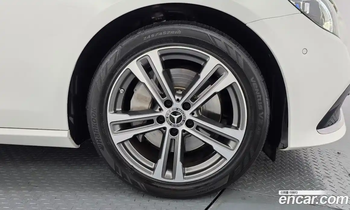 Mercedes-Benz E-Class 2021 2.0 Автомат в Москве № 208914, фото 17