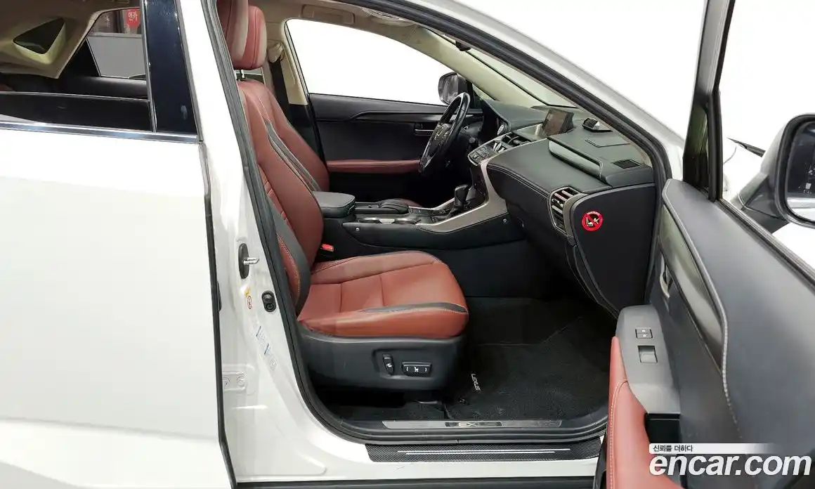 Lexus NX 2016 2.5 Автомат в Москве № 214663, фото 11