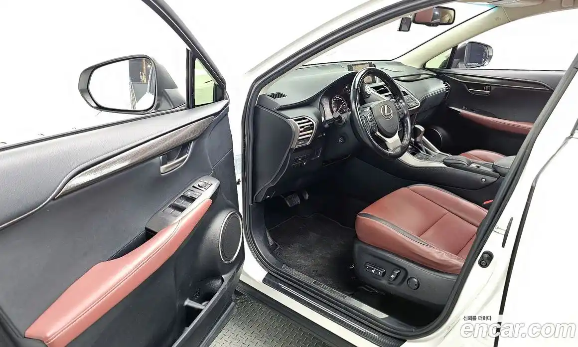 Lexus NX 2016 2.5 Автомат в Москве № 214663, фото 6