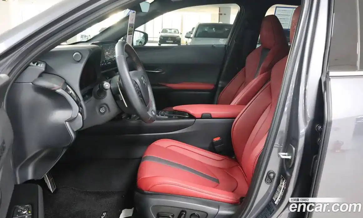 Lexus UX 2025 2.0 Вариатор в Москве № 214737, фото 9