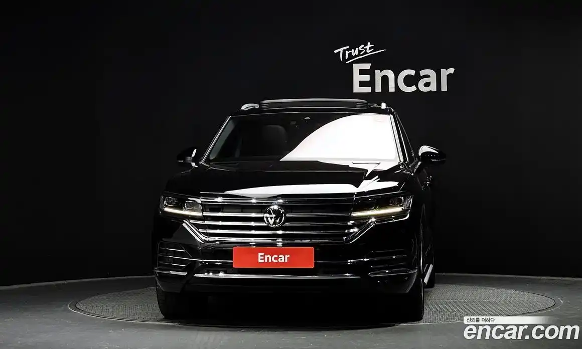 Volkswagen Touareg 2020 3.0 Автомат в Москве № 215030, фото 3