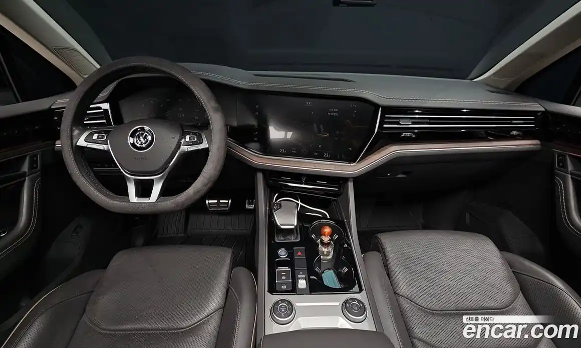 Volkswagen Touareg 2020 3.0 Автомат в Москве № 215030, фото 6