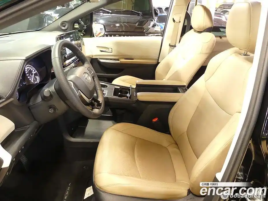 Toyota Sienna 2023 2.5 Автомат в Москве № 215635, фото 10