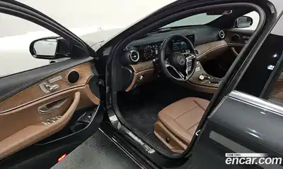 Mercedes-Benz E-Class 2022 2.0 Автомат в Москве № 229364, миниатюра 3